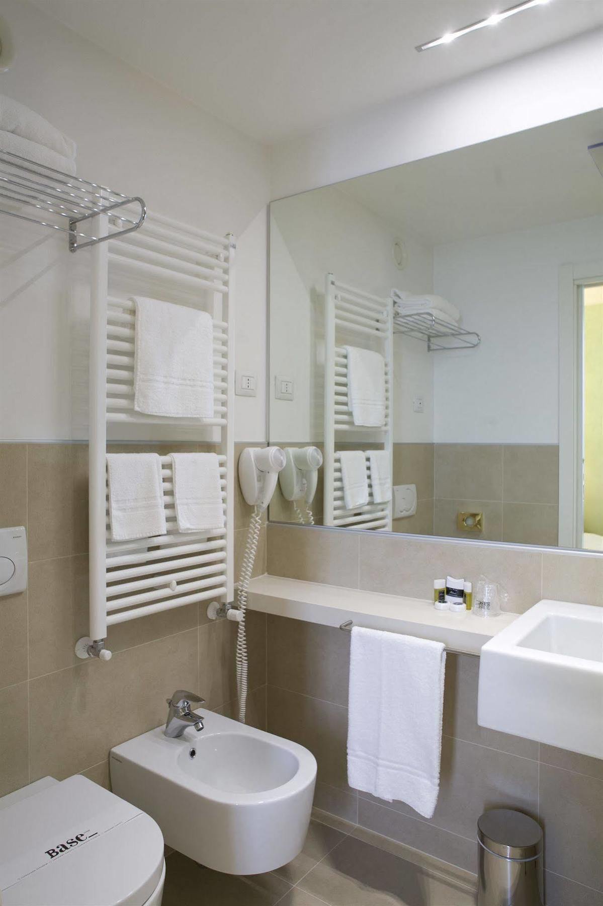 Base Hotel 4*